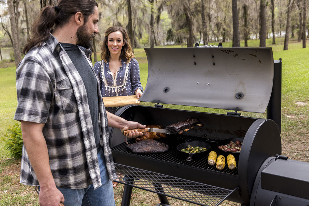 oklahoma-joe-longhorn-reverse-flow-smoker-2